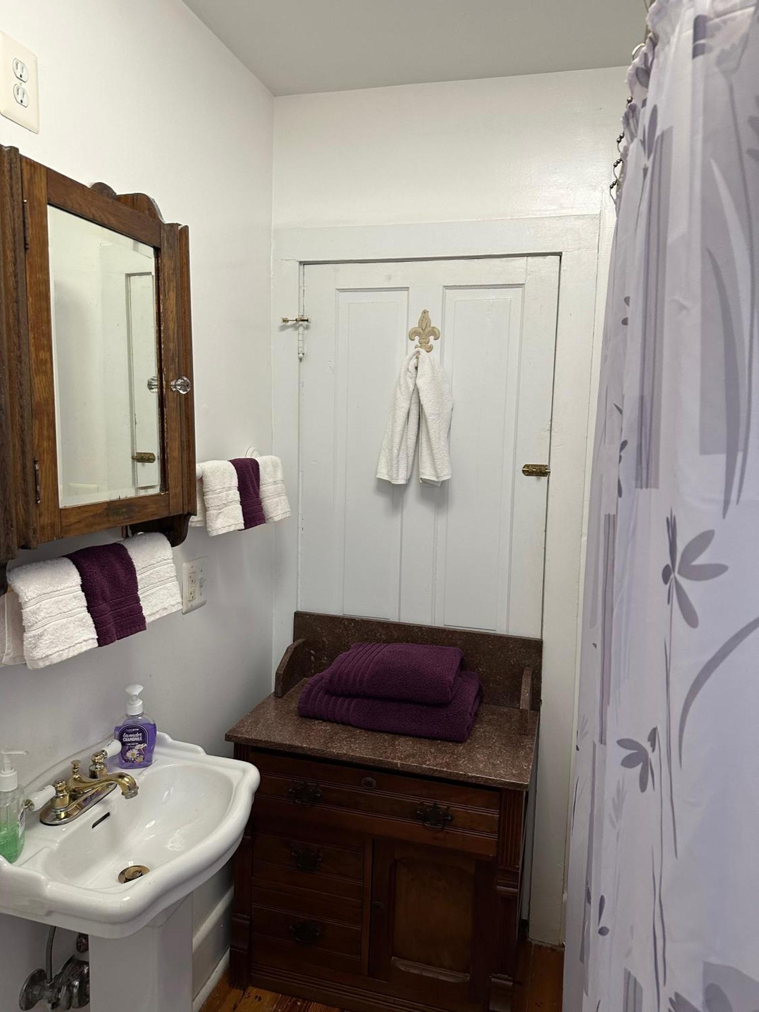 Inn On Fox Meadow - Spacious Victorian Inn 게이더스버그 외부 사진