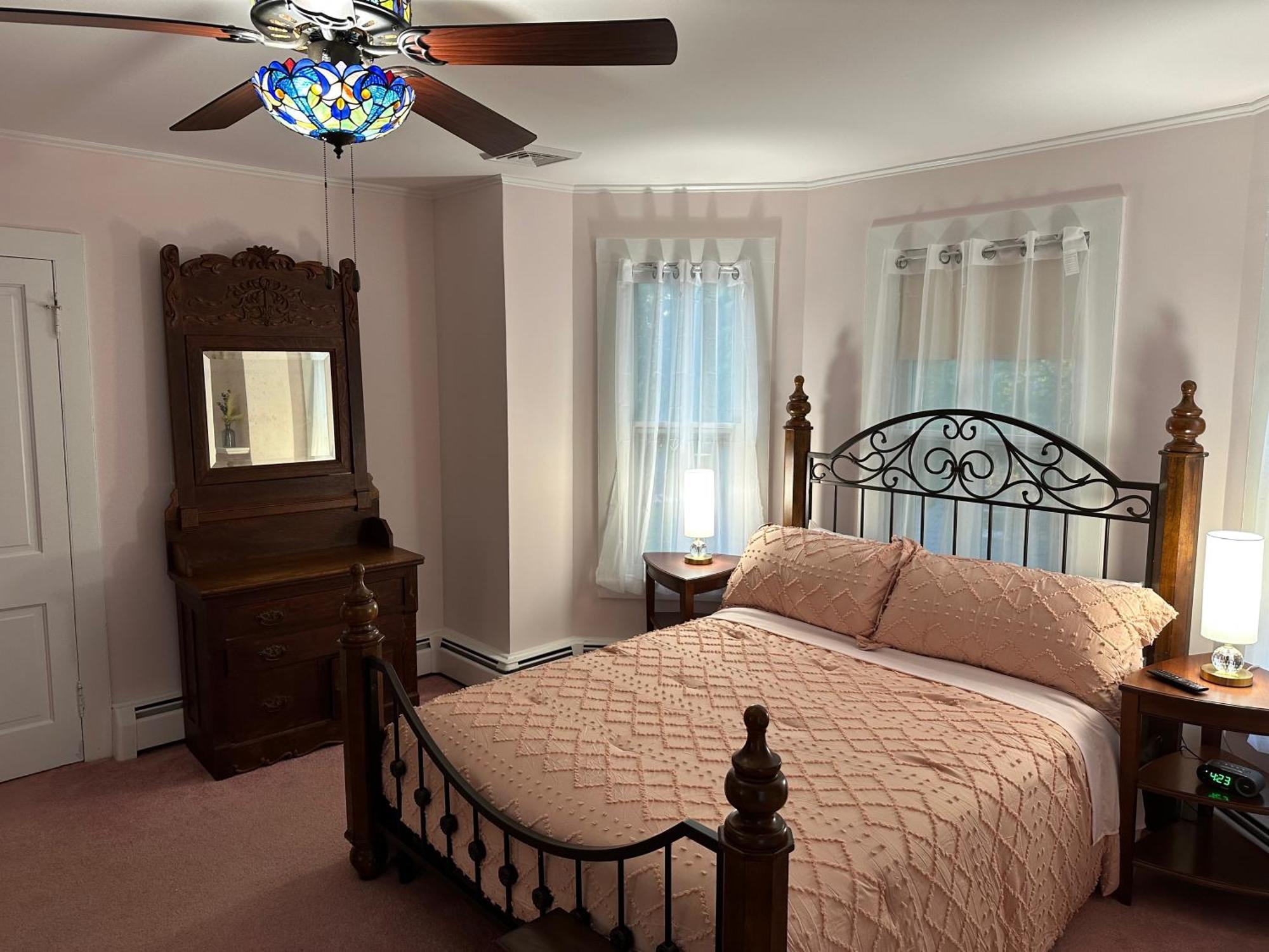 Inn On Fox Meadow - Spacious Victorian Inn 게이더스버그 외부 사진
