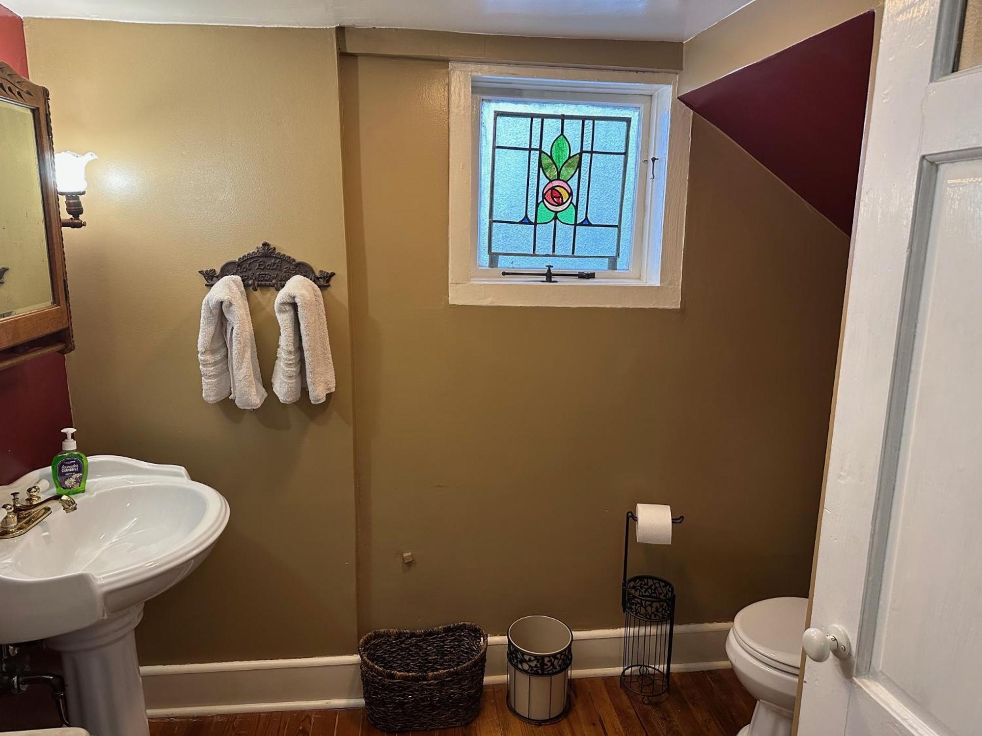 Inn On Fox Meadow - Spacious Victorian Inn 게이더스버그 외부 사진