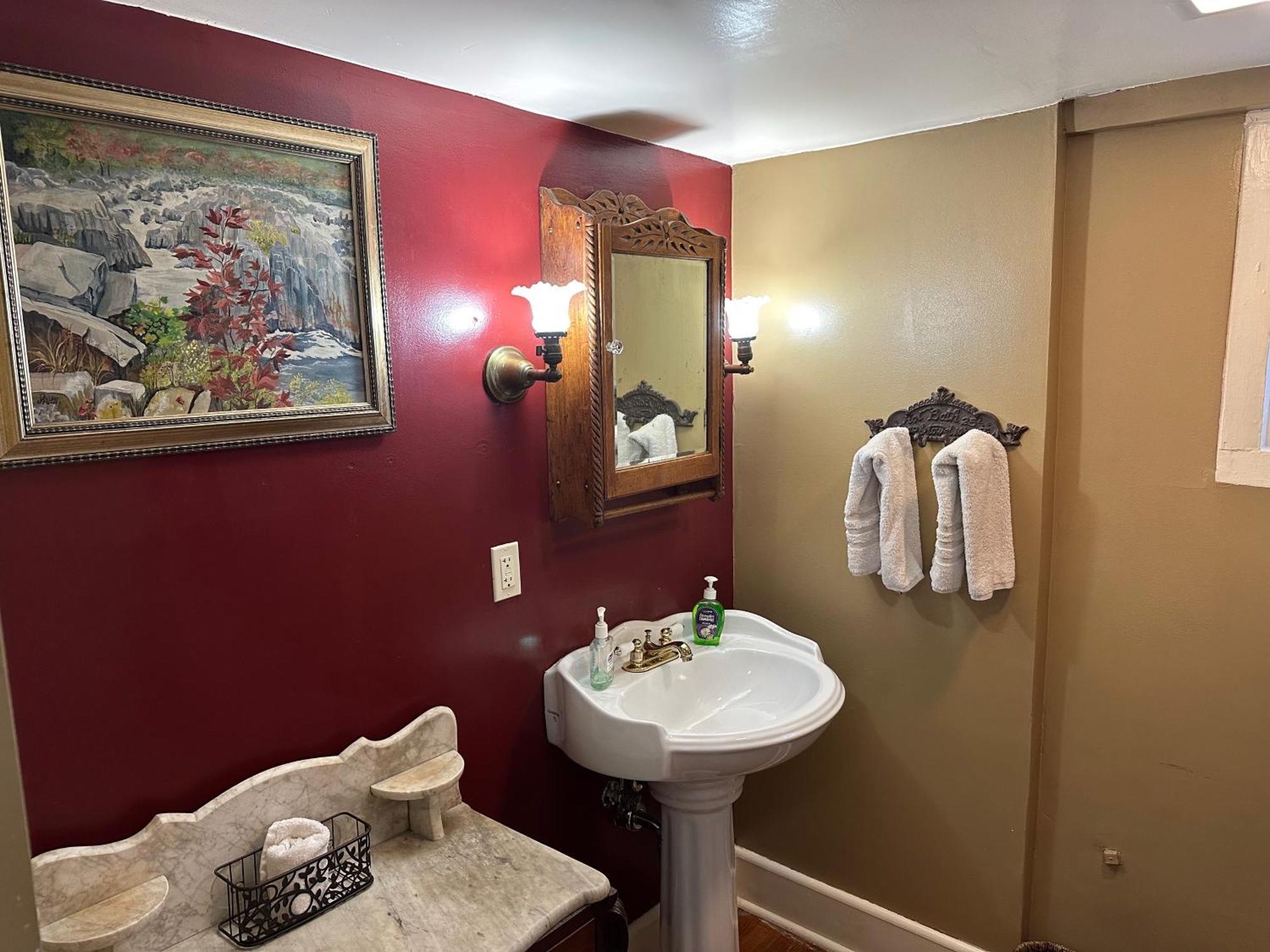 Inn On Fox Meadow - Spacious Victorian Inn 게이더스버그 외부 사진