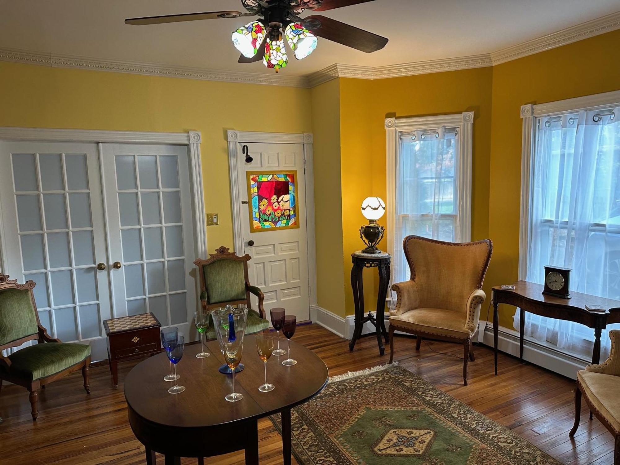 Inn On Fox Meadow - Spacious Victorian Inn 게이더스버그 외부 사진
